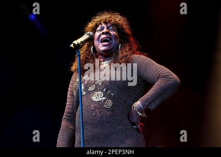 Martha Reeves und die Vandellas treten auf der Hauptbühne auf, beim Together People 2015 Festival, Preston Park, London Road, Brighton, East Sussex, UK. 6. September 2015 Stockfoto