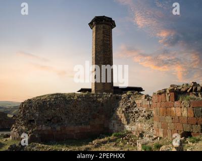 Die historische Kirche Saint Gregory of Abumarents bei Sonnenaufgang. Die antike Stadt Ani, die zum UNESCO-Weltkulturerbe gehört. Kars Provinz, Türkei Stockfoto