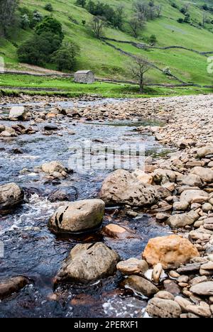 Muker ist ein Dorf und eine zivile Gemeinde am westlichen Ende von Swaledale in North Yorkshire, England, im Bezirk Richmondshire. Stockfoto