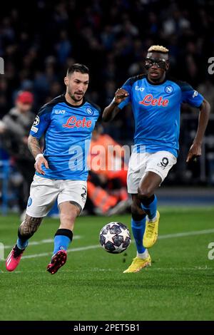 Matteo Politano und Victor Osimhen von SSC Napoli in Aktion während des Champions League-Fußballspiels zwischen SSC Napoli und Eintracht Frankfurt bei D Stockfoto