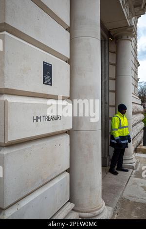 HM Treasury Office in Horse Guards Rd, Westminster, London, UK. Das Finanzministerium kontrolliert und koordiniert die Ausgaben der britischen Regierung Stockfoto