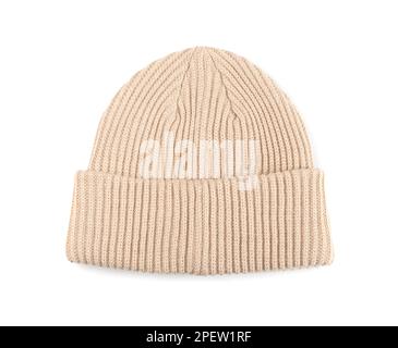 Isolierte Wintermütze, Strickmütze, beige Wintermütze, Sportmütze, gestrickte Beanie auf weißem Hintergrund, flach liegend Stockfoto