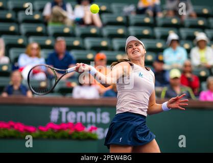 Rebecca Peterson von Schweden im Kampf gegen Coco Gauff aus den Vereinigten Staaten während der vierten Runde des 2023. BNP Paribas Open, WTA 1000 Tennis Turnier am 14. März 2023 in Indian Wells, USA - Foto: Rob Prange/DPPI/LiveMedia Stockfoto