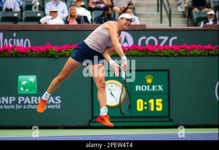 Rebecca Peterson von Schweden im Kampf gegen Coco Gauff aus den Vereinigten Staaten während der vierten Runde des 2023. BNP Paribas Open, WTA 1000 Tennis Turnier am 14. März 2023 in Indian Wells, USA - Foto: Rob Prange/DPPI/LiveMedia Stockfoto