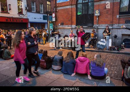 Rock Street Konzert in der Temple Bar Gegend, Dublin Stockfoto