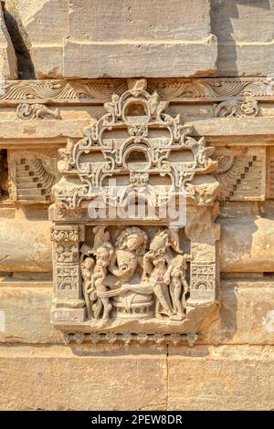 Die Skulpturen im Harshat Mata Tempel in Abhaneri Indien sind noch im Detail zu sehen Stockfoto