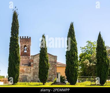 San Pietro Abtei in Badia Pozzeveri, Gemeinde Altopascio - 11. Jahrhundert -, Lucca, Toskana - Italien - eine wichtige archäologische Stätte Stockfoto