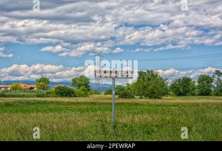 zeichen der historischen Route Via Francigena in der Landschaft von Fucecchio, Provinz Firenze, Toskana-Region in Mittelitalien - Europa Stockfoto