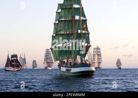 Sieben große Schiffe zu Beginn des Rennens, Bergen, 2008 Stockfoto