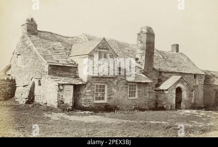 Außenansicht des alten Postamts von Tintagel mit der Aufschrift "Meier Family" - 1899 Stockfoto