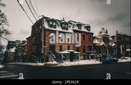 Der Wandel der architektonischen Stile des Stoddard House (1828), St. Matthew's Manse (1874) und Renner-Carney House (1891) Gebäude in der Barrington Street Stockfoto