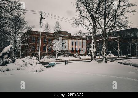 Ralph M. Medjuck Building (H-Gebäude) das Haus der School of Architecture auf dem Sexton Campus der Dalhousie University mitten im Winter Stockfoto