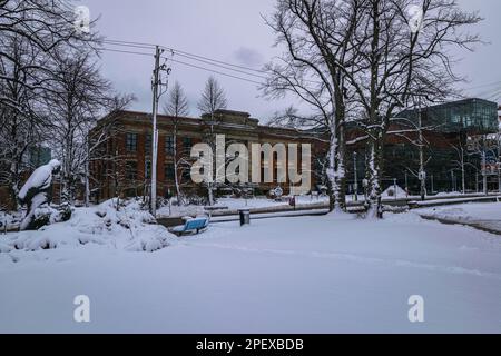 Ralph M. Medjuck Building (H-Gebäude) das Haus der School of Architecture auf dem Sexton Campus der Dalhousie University mitten im Winter Stockfoto