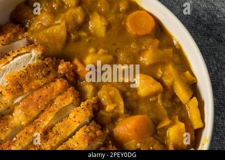 Japanischer Chicken Katsu Curry Eintopf mit Reis Stockfoto