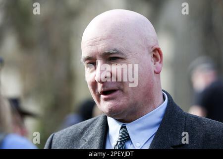 London, Großbritannien. 14. März 2023. Mick Lynch, Generalsekretär des Nationalen Verbands der Eisenbahn-, See- und Transportarbeiter in Westminster, während die Bahnarbeiter ihre Streikaktion über Löhne und Arbeitsbedingungen fortsetzen. Weitere Streiks sind für diesen Monat geplant. Kredit: SOPA Images Limited/Alamy Live News Stockfoto