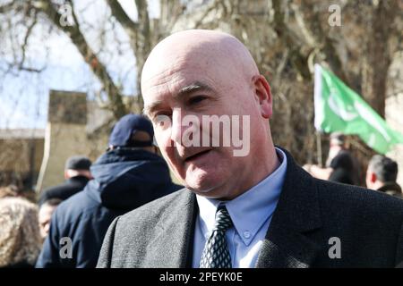 London, Großbritannien. 14. März 2023. Mick Lynch, Generalsekretär des Nationalen Verbands der Eisenbahn-, See- und Transportarbeiter in Westminster, während die Bahnarbeiter ihre Streikaktion über Löhne und Arbeitsbedingungen fortsetzen. Weitere Streiks sind für diesen Monat geplant. Kredit: SOPA Images Limited/Alamy Live News Stockfoto