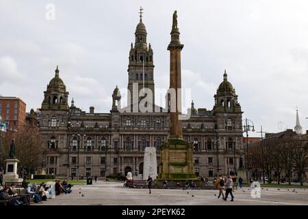 Glasgow City Chambers, war Memorial und Walter Scott Memorial, George Square, Glasgow, Schottland, Großbritannien Stockfoto