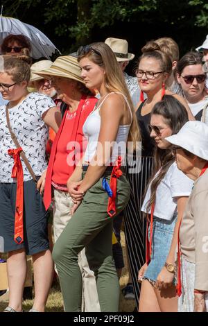 Das ständige Publikum bei einer Promenadenvorstellung von Romeo und Julia im ländlichen Suffolk Stockfoto