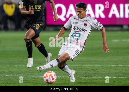 Alajuelense Mittelfeldspieler Aaron Suarez (10) während eines Spiels der CONCACAF Champions League gegen den LAFC am Mittwoch, den 15. März 2023, im BMO Stadium in Los Stockfoto