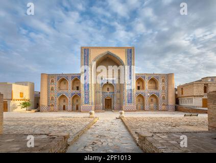 Bukhara, Usbekistan. Blick auf Ulugh Beg Madrasa, erbaut 1420 Stockfoto