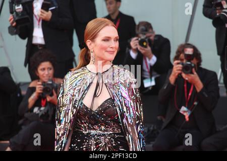 Julianne Moore Rotteppich Venedig Filmfestival 2022 Stockfoto