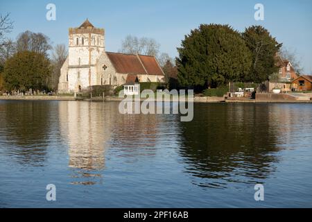 All Saints Church am Ufer der Themse, Bisham, Berkshire, England, Vereinigtes Königreich, Europa Stockfoto