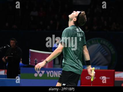 Utilita Arena, Birmingham, Großbritannien. 16. März 2023. 2023 YONEX All England Open Badminton Championships Day 3 Runde 16; Viktor AXELSEN gegen NG Tze Yong in den Herren Singles, Viktor AXELSEN frustriert durch einen Fehler Credit: Action Plus Sports/Alamy Live News Stockfoto