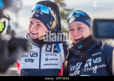 Holmenkollen, Norwegen. 16. März 2023. Biathlon-Legende und Doppelsieger der Olympischen Spiele, Tiril Eckhoff (R), zusammen mit ihrer Kollegin Marte Olsbu Roeiseland auf einer Pressekonferenz, auf der sie das Ende ihrer Karriere ankündigt. (Foto: Igor Stan?ík/SOPA Images/Sipa USA) Guthaben: SIPA USA/Alamy Live News Stockfoto