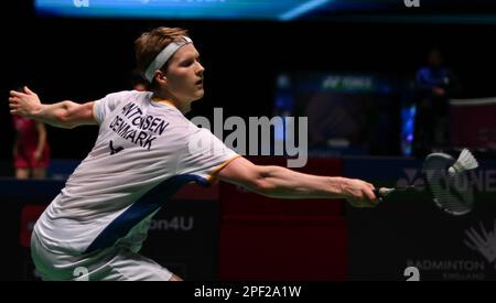 Utilita Arena, Birmingham, Großbritannien. 16. März 2023. 2023 YONEX All England Open Badminton Championships Day 3 Runde 16; LAKSHYA SEN gegen anders ANTONSEN in den Herren Singles spielt anders ANTONSEN A shot Credit: Action Plus Sports/Alamy Live News Stockfoto