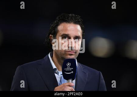 Luca Toni, ehemaliger Fußballspieler, jetzt Fernsehkommentator während der UEFA Champions League-Runde 16 zwischen SSC Napoli und Eintracht Frank Stockfoto