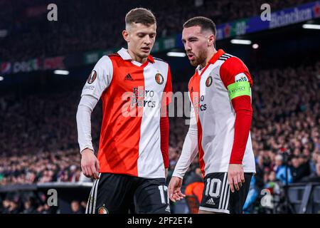 ROTTERDAM, NIEDERLANDE - MÄRZ 16: Sebastian Szymanski von Feyenoord, Orkun Kokcu von Feyenoord während der UEFA Europa League-Runde 16 - Leg Two Match zwischen Feyenoord und Shakhtar Donetsk im Stadion Feijenoord de Kuip am 16. März 2023 in Rotterdam, Niederlande (Foto: Ben Gal/Orange Pictures) Stockfoto