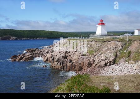 Kanadischer Leuchtturm am Neils Harbor am Cabot Trail in Cape Breton, Nova Scotia, Kanada Stockfoto