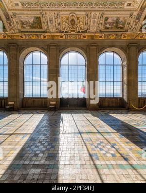 Herrliche Halle mit Fresken im Farnese-Palast in Caprarola, Provinz Viterbo, Latium, Italien. Stockfoto