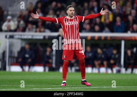 Lucas Holer von SC Freiburg Gesten während der UEFA Europa League-Runde von 16 Zweitschweinen zwischen SC Freiburg und dem FC Juventus im Stade Europa-Park am 16 2023. März in Freiburg. Stockfoto