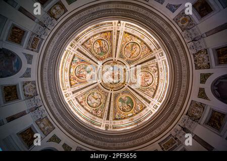 Herrlicher Tresorraum mit Fresken im Farnese Palast in Caprarola, Provinz Viterbo, Latium, Italien. März 02-2020 Stockfoto