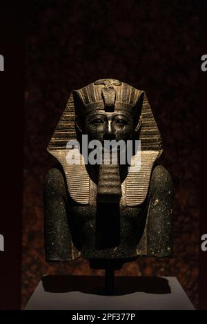 Wien, Österreich - 15. Oktober 2022: Ägyptische Statue von Thutmose III im Kunsthistorischen Museum oder Museum für Kunstgeschichte in Wien, Österreich Stockfoto