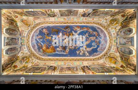 Herrlicher Tresorraum mit Fresken im Farnese Palast in Caprarola, Provinz Viterbo, Latium, Italien. März 02-2020 Stockfoto