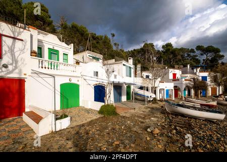 Fischerdorf Cala SAlguer an der Costa Brava an der Mittelmeerküste von Girona in Katalonien, Spanien Stockfoto