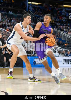 16. März 2023: Furman Paladins Wächter Mike Bothwell (3) wird von Virginia Cavaliers Forward Kadin Shedrick (21) während der 2. Halbzeit des NCAA-Basketballspiels zwischen Furman Palidins und Virginia Cavaliers verteidigt. Furman besiegte Virginia 68-67 im Amway Center in Orlando, FL. Romeo T Guzman/CSM. Stockfoto