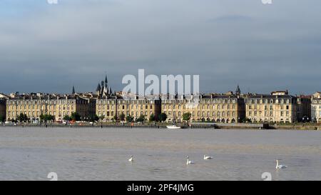 Blick über den Fluss Garonne von Stalingrad Stockfoto