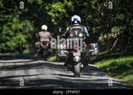 UNITED STATES - Juni 30, 2019: Motorradfahrer Tour die Nebenstraßen der westlichen Loudoun hier im Westen auf Millville Straße. (Foto von Douglas Graham/WLP) Stockfoto