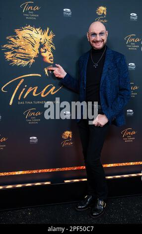 Stuttgart, Deutschland. 16. März 2023. Der Schauspieler Ralph Morgenstern besucht die Premiere des Musicals „TINA - The Tina Turner Musical“ im Theater Stage Apollo. Das Musical verfolgt musikalisch die Karriere des Sängers von Nutbush bis zum Weltstar von heute. Kredit: Christoph Schmidt/dpa/Alamy Live News Stockfoto