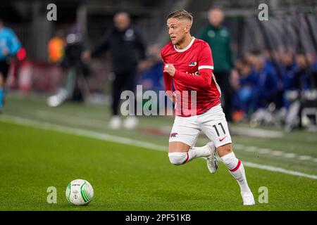 ALKMAAR, NIEDERLANDE - MÄRZ 16: Jesper Karlsson von AZ Alkmaar während der Runde der 16. Etappe 2 - Spiel der UEFA Europa Conference League zwischen AZ Alkmaar und SS Lazio im AZ-Stadion am 16. März 2023 in Alkmaar, Niederlande (Foto von Patrick Goosen/Orange Pictures) Stockfoto