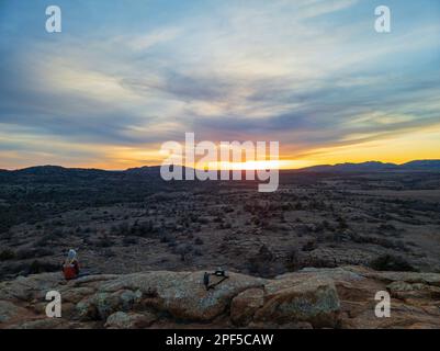 Sonnenuntergang im Wichita Mountains National Wildlife Refuge in Oklahoma Stockfoto