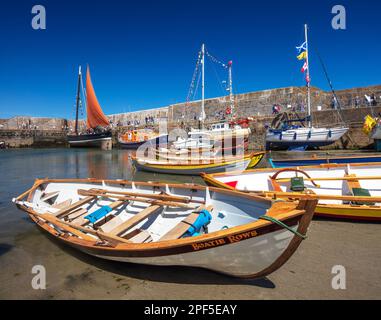 Blick auf das traditionelle Bootsfestival in Portsoy, Moray Firth, Banffshire, Schottland, Großbritannien Stockfoto