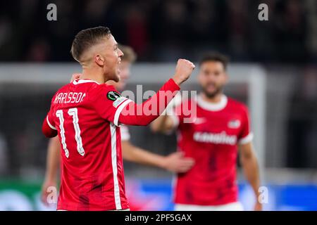 ALKMAAR – Jesper Karlsson von AZ Alkmaar feiert die 1-1. Runde der UEFA Conference Liga im 16. Spiel zwischen AZ Alkmaar und SS Lazio am 16. März 2023 im AFAS-Stadion in Alkmaar, Niederlande. ANP ED VAN DE POL Stockfoto