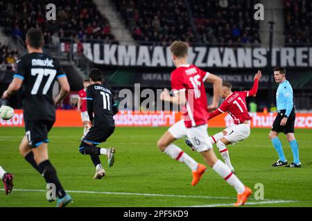 ALKMAAR – Jesper Karlsson von AZ Alkmaar erzielt den 1-1. Platz in der Liga der UEFA Conference im 16. Spiel zwischen AZ Alkmaar und SS Lazio am 16. März 2023 im AFAS-Stadion in Alkmaar, Niederlande. ANP ED VAN DE POL Stockfoto