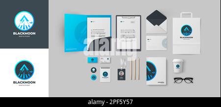 Hochwertiges blaues Design für Unternehmen mit leuchtendem Berglogo und mehreren Elementen von Schreibwaren-Mockups. Minimalistische Markenidentität für Moderne Stock Vektor