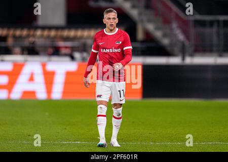 ALKMAAR, NIEDERLANDE - MÄRZ 16: Jesper Karlsson von AZ Alkmaar während der Runde der 16. Etappe 2 - Spiel der UEFA Europa Conference League zwischen AZ Alkmaar und SS Lazio im AZ-Stadion am 16. März 2023 in Alkmaar, Niederlande (Foto von Patrick Goosen/Orange Pictures) Stockfoto