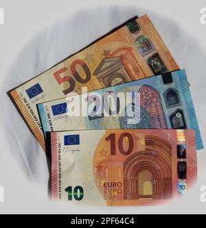 Fünfzig, zwanzig und zehn Euro-Scheine. 2023 Stockfoto